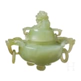 Deckelgef&auml;&szlig; aus hellgr&uuml;ner Jade, China, Ende 19./Anfang 20. Jhdt.