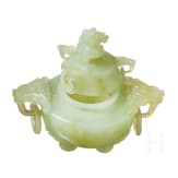 Deckelgef&auml;&szlig; aus hellgr&uuml;ner Jade, China, Ende 19./Anfang 20. Jhdt.