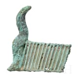 Fragment einer Federkrone, Bronze, Ägypten, 2. Jtsd. v. Chr.