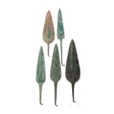 F&uuml;nf bronzene Spitzen f&uuml;r Wurfspie&szlig;e, Luristan, Westiran, 10. - 9. Jhdt. v. Chr.