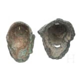 Zwei bronzene Kopfappliken, römisch, 2. - 3. Jhdt.