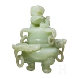 Deckelgef&auml;&szlig; aus hellgr&uuml;ner Jade, China, Ende 19./Anfang 20. Jhdt.