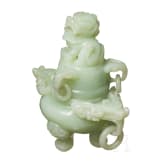 Deckelgef&auml;&szlig; aus hellgr&uuml;ner Jade, China, Ende 19./Anfang 20. Jhdt.