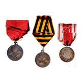 Zwei Medaillen für Eifer und eine für Tapferkeit, Russland, um 1900 - 1916