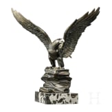 Großer Tischadler auf Steinsockel, 20. Jhdt.