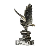 Großer Tischadler auf Steinsockel, 20. Jhdt.