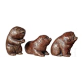 Gruppe von drei Hundewelpen aus Bronze, Japan, Mitte 20. Jhdt.
