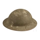 Zwei Stahlhelme M 17