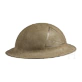 Zwei Stahlhelme M 17
