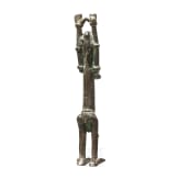 Drei Manillen und eine Bronzefigur, Afrika, 19./20. Jhdt.