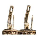 Ein Paar Ohrringe mit Spinell