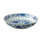 Blau-wei&szlig;e Schale mit Xuantong-Marke, China, 1908-12