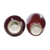 Zwei r&ouml;tlich glasierte Vasen, China, 20. Jhdt.