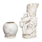 Wei&szlig; glasierter Pinseltopf und kleiner Krug, China,19. bis 20. Jhdt.