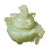Deckelgef&auml;&szlig; aus hellgr&uuml;ner Jade, China, Ende 19./Anfang 20. Jhdt.