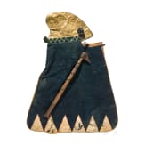Tobikuchi (Feuerwehr-Axt) und Kaji-Zukin (Feuerschutzhut f&uuml;r Frauen), Japan, Edo-Periode
