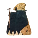Tobikuchi (Feuerwehr-Axt) und Kaji-Zukin (Feuerschutzhut f&uuml;r Frauen), Japan, Edo-Periode