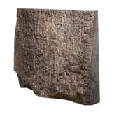 Großes Porphyr-Fragment eines Bauwerks oder Sockels, römisch, 1. - 3. Jhdt.