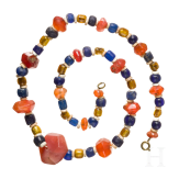 Kette aus r&ouml;mischen Perlen, modern aufgef&auml;delt, 2. - 3. Jhdt.
