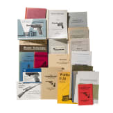 Gro&szlig;es Konvolut Waffenbeschreibungen und Handb&uuml;cher, meist Nachdrucke (Inkl. Salvator-Dormus und Schwarzlose)