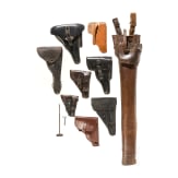 Acht Pistolentaschen und ein Karabinerholster