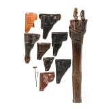 Acht Pistolentaschen und ein Karabinerholster