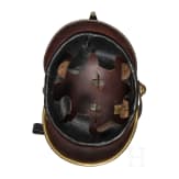 Sechs Feuerwehrhelme und zwei Sicherheitsgurte, ca. 1880 - 1930