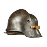 Grabenpanzer, Stahlhelm M 16 mit Stirnschild und Ausr&uuml;stungsteile