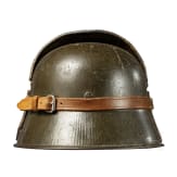 Grabenpanzer, Stahlhelm M 16 mit Stirnschild und Ausr&uuml;stungsteile