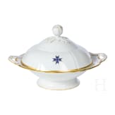 Bedeutendes KPM-Speiseservice f&uuml;r zw&ouml;lf Personen eines Pour le M&eacute;rite-Tr&auml;gers aus dem 1. Weltkrieg