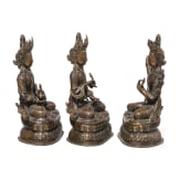 Drei zweiarmige Avalokiteshvara-Statuen, Nepal, 20. Jhdt.