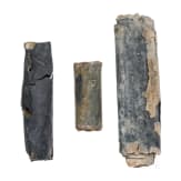 Drei Bleirollen, zwei davon mit Inschrift, sasanidisch, 4. - 6. Jhdt. n. Chr.