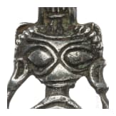 Silberanhänger mit Tierkopf und Flechtband im Borrestil, wikingisch, 10. Jhdt.