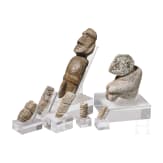 Sechs präkolumbische Steinfiguren und eine Steinperle, verschiedene Kulturen, 10. - 15. Jhdt.