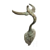 Bronzene Henkelattasche einer Kanne, römisch, 2. - 3. Jhdt.