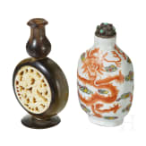 Zwei Chinesische Schnupftabakflaschen mit Drachendekor (Snuffbottles), China, 19./20. Jhdt.