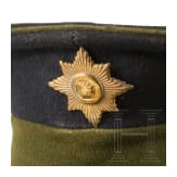 Zwei Schirmmützen für Angehörige von Irish Guards bzw. britischer Grenadier Guards , 1. Hälfte 20 Jhdt.