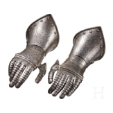 Ein Paar Panzerhandschuhe mit ge&auml;tztem Dekor, Frankreich oder Italien, um 1600