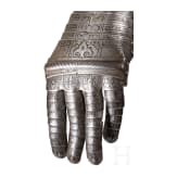 Ein Paar Panzerhandschuhe mit ge&auml;tztem Dekor, Frankreich oder Italien, um 1600