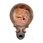 &Ouml;llampe mit Gladiatorenszene, r&ouml;misch, 1. - 2. Jhdt. n. Chr.