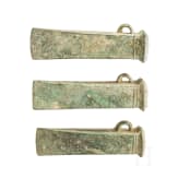 Drei Bronzebeile Typ Dahouet, bretonisch, sp&auml;te Bronzezeit bis fr&uuml;he Eisenzeit Westeuropas, 10. - 5. Jhdt. v. Chr.