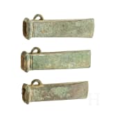 Drei Bronzebeile Typ Dahouet, bretonisch, sp&auml;te Bronzezeit bis fr&uuml;he Eisenzeit Westeuropas, 10. - 5. Jhdt. v. Chr.