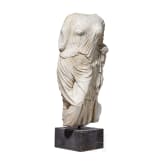 Klassizistische Marmorstatue nach dem hochklassischen Vorbild der Aphrodite der G&auml;rten, um 1800 - fr&uuml;hes 19. Jhdt.