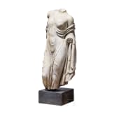 Klassizistische Marmorstatue nach dem Vorbild der hochklassischen Aphrodite des Typus "Fr&eacute;jus", um 1800 - fr&uuml;hes 19. Jhdt.