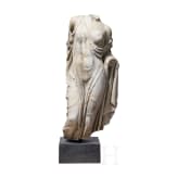 Klassizistische Marmorstatue nach dem Vorbild der hochklassischen Aphrodite des Typus "Fr&eacute;jus", um 1800 - fr&uuml;hes 19. Jhdt.