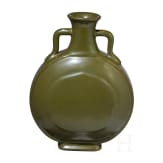 Vase (moon flask) mit "Teadust"-Glasur und Qianlong-Sechszeichenmarke, China, wohl aus der Zeit (1711 - 1799)