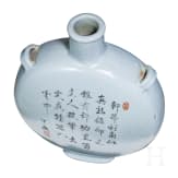 Mondflasche aus Guanware mit Qianlong-Sechszeichenmarke, China, wahrscheinlich aus der Zeit