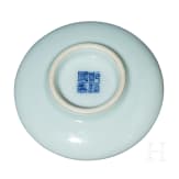 Kleines V&auml;schen mit Drachendekor und Qianlong-Vierzeichenmarke, wohl 18./19. Jhdt.