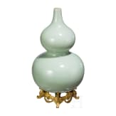 Gro&szlig;e Seladon-Doppelk&uuml;rbisvase, China, wohl Qianlong Periode (1736 - 1795)