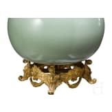 Gro&szlig;e Seladon-Doppelk&uuml;rbisvase, China, wohl Qianlong Periode (1736 - 1795)